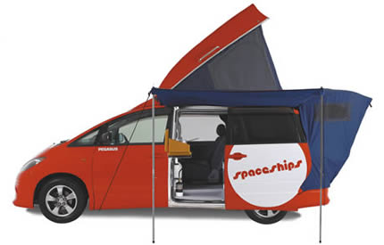 Le campervan Spaceships Beta avec son auvent déplié