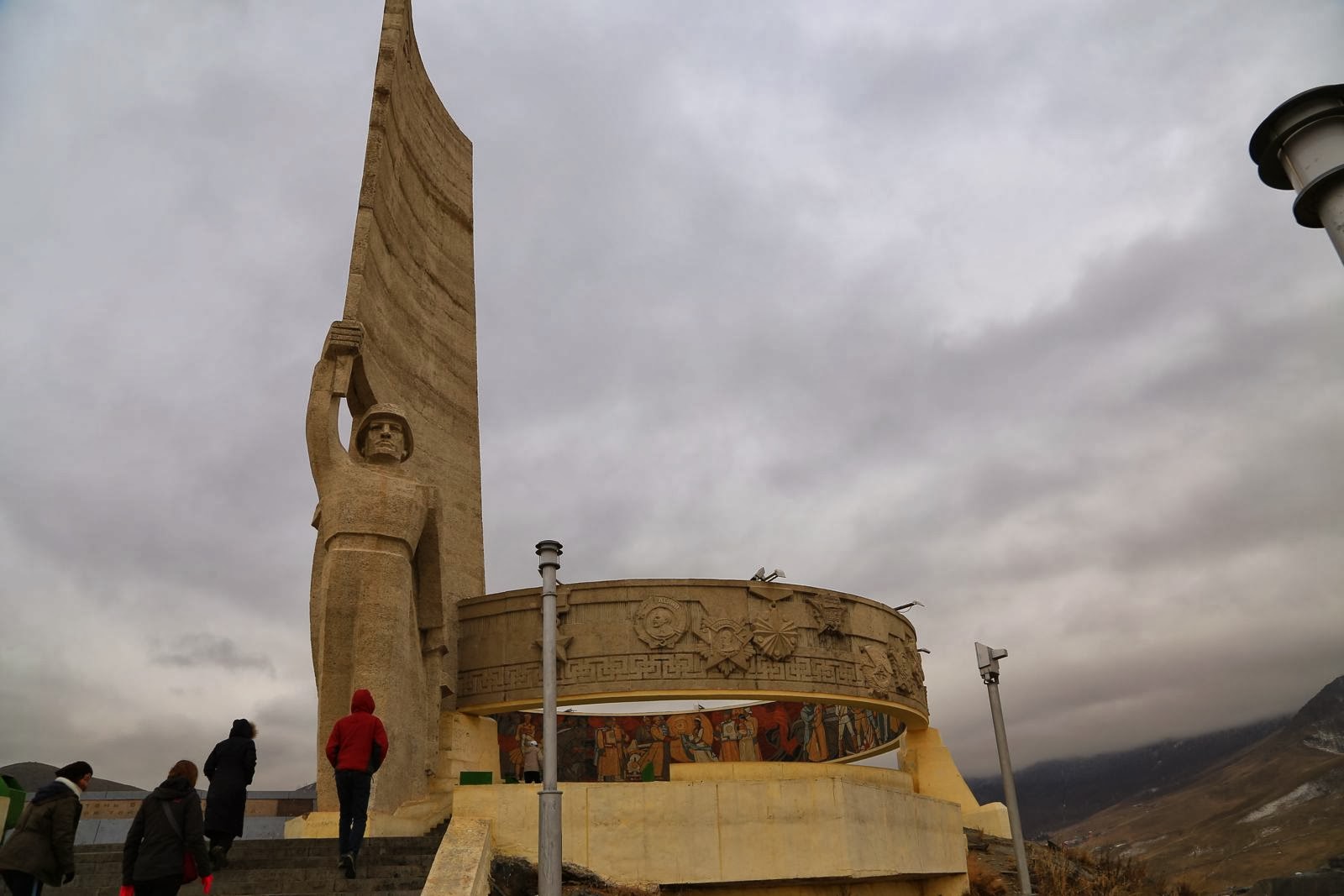 Mémorial de l’amitié russo-mongole et sa fresque circulaire, sur les hauteurs d’Oulan-Bator