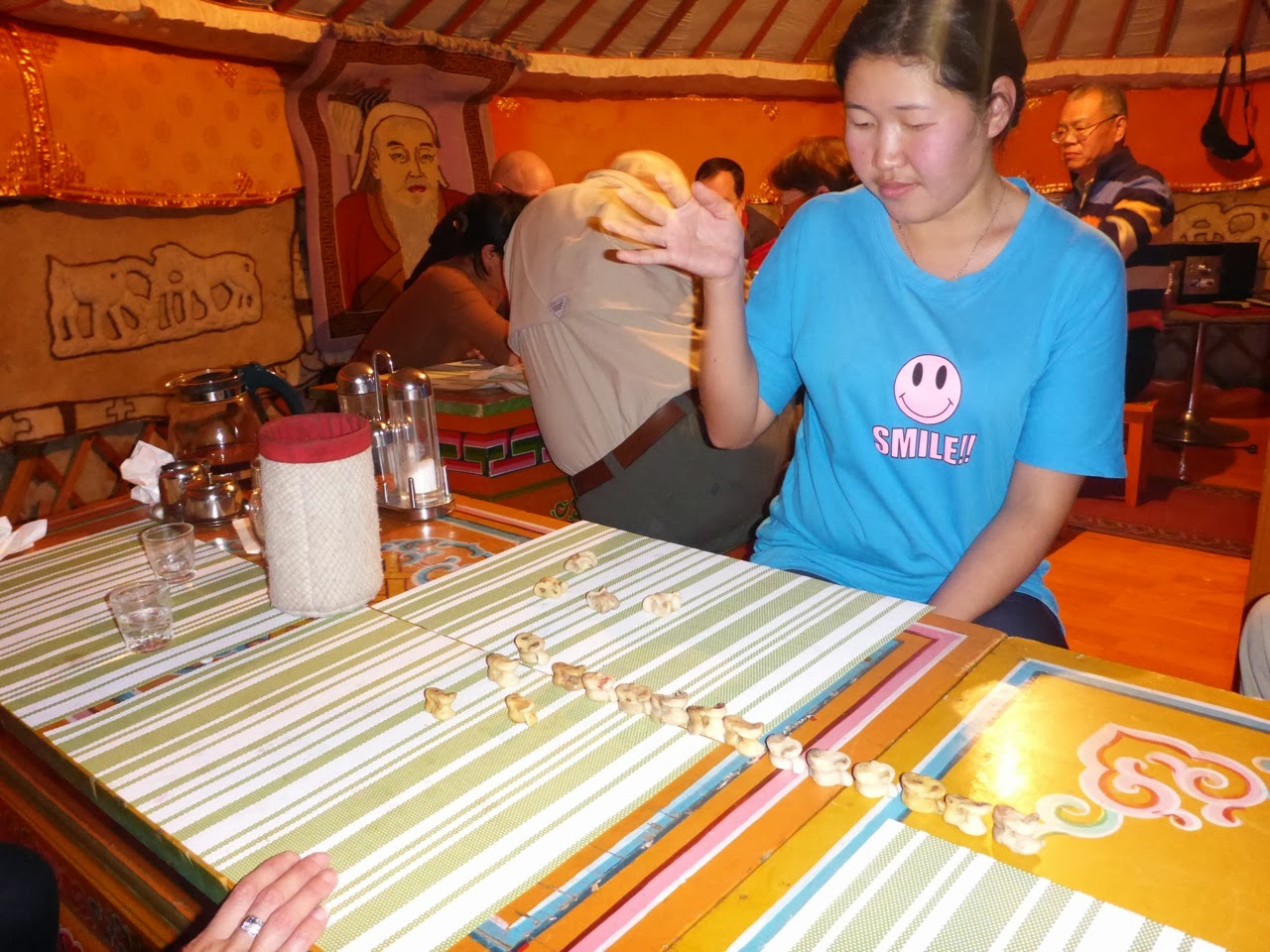 Partie d’osselets de mouton après le dîner