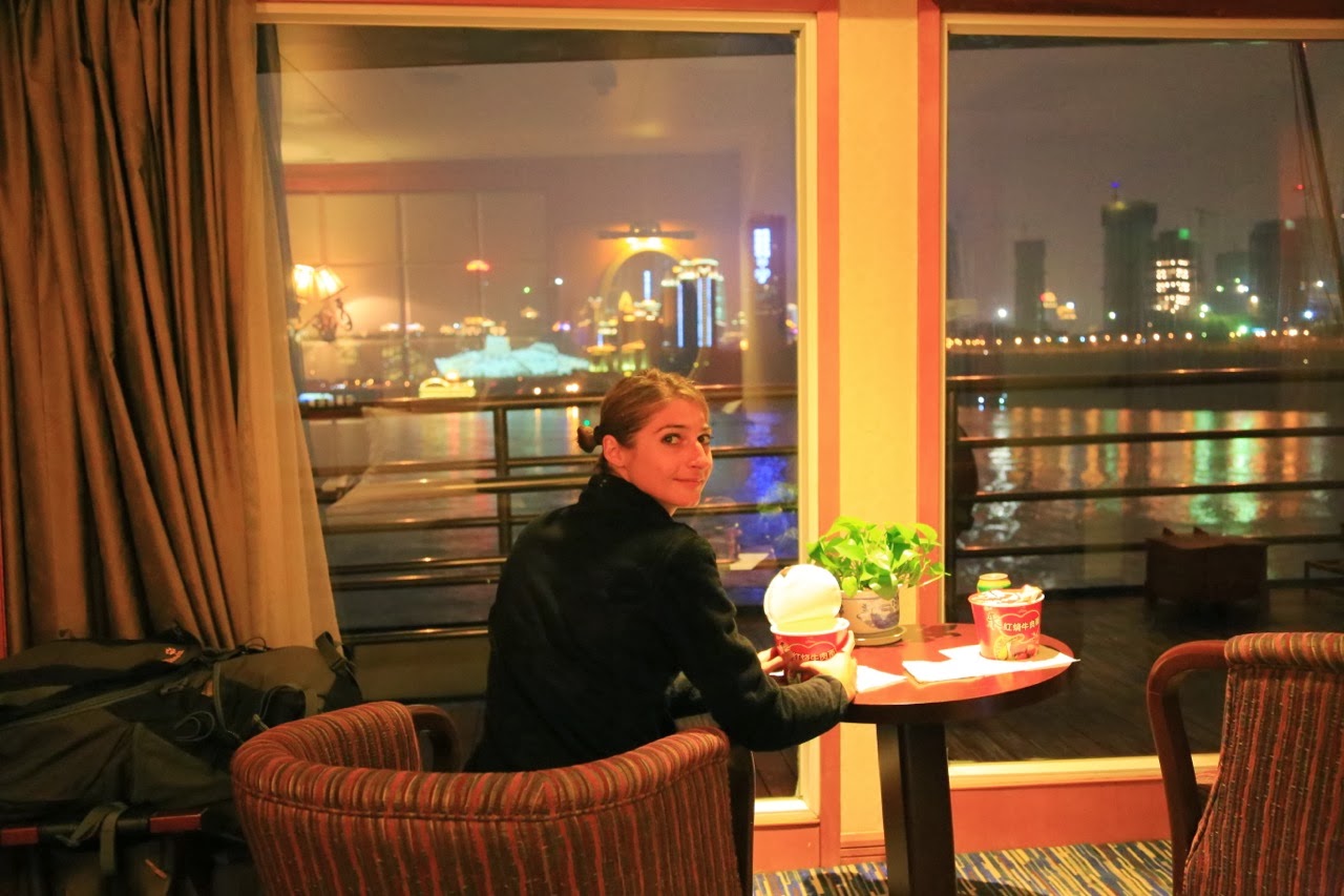 Dîner devant la baie vitrée de notre cabine