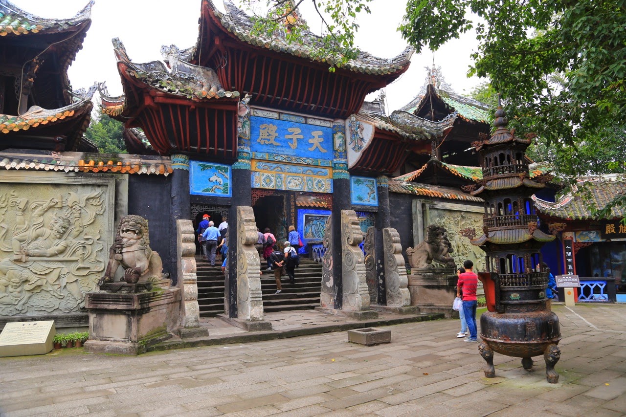 Porte sculptée d’un temple taoïste de Fengdu