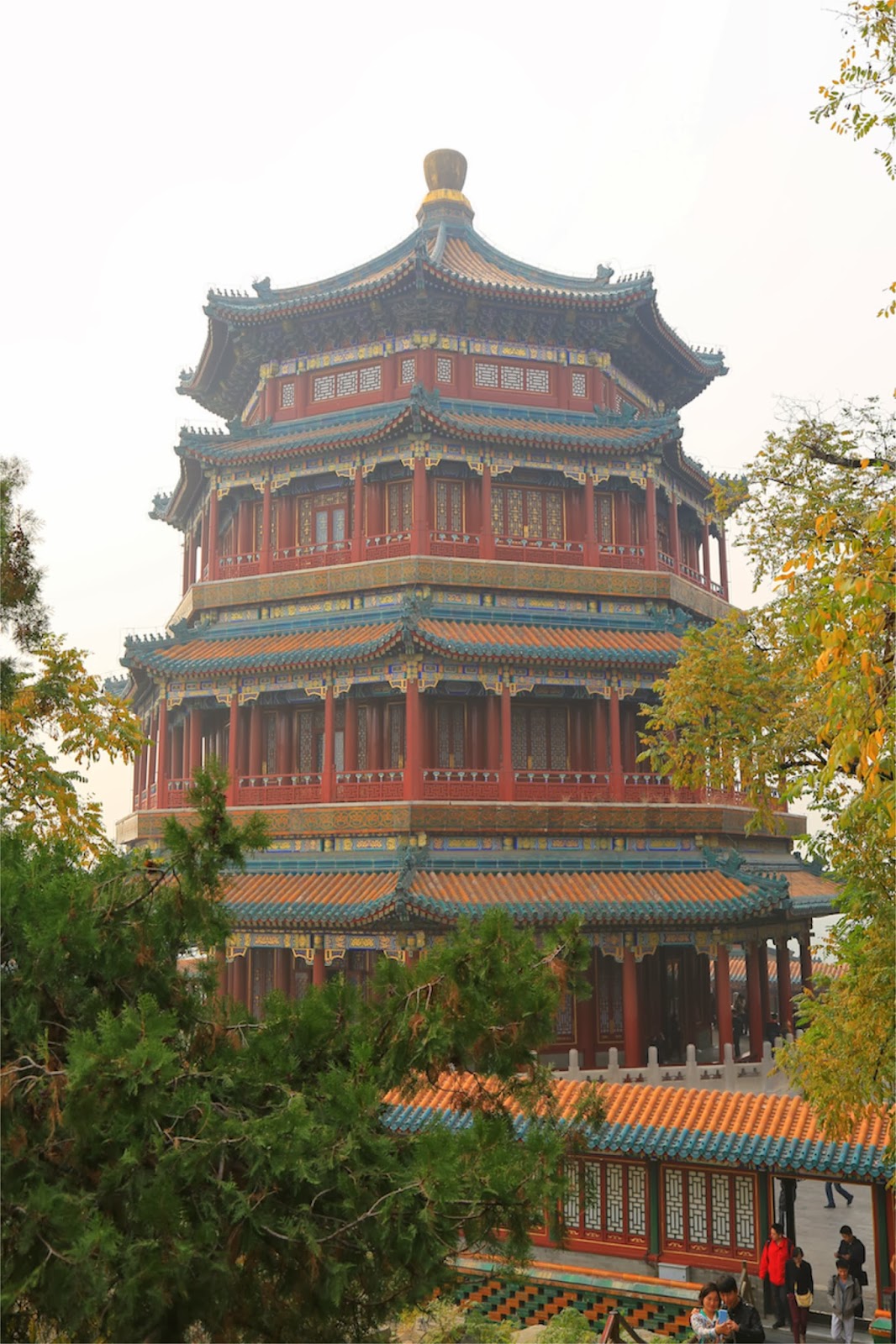 Le Pavillon des Fragrances bouddhiques au sommet de la colline