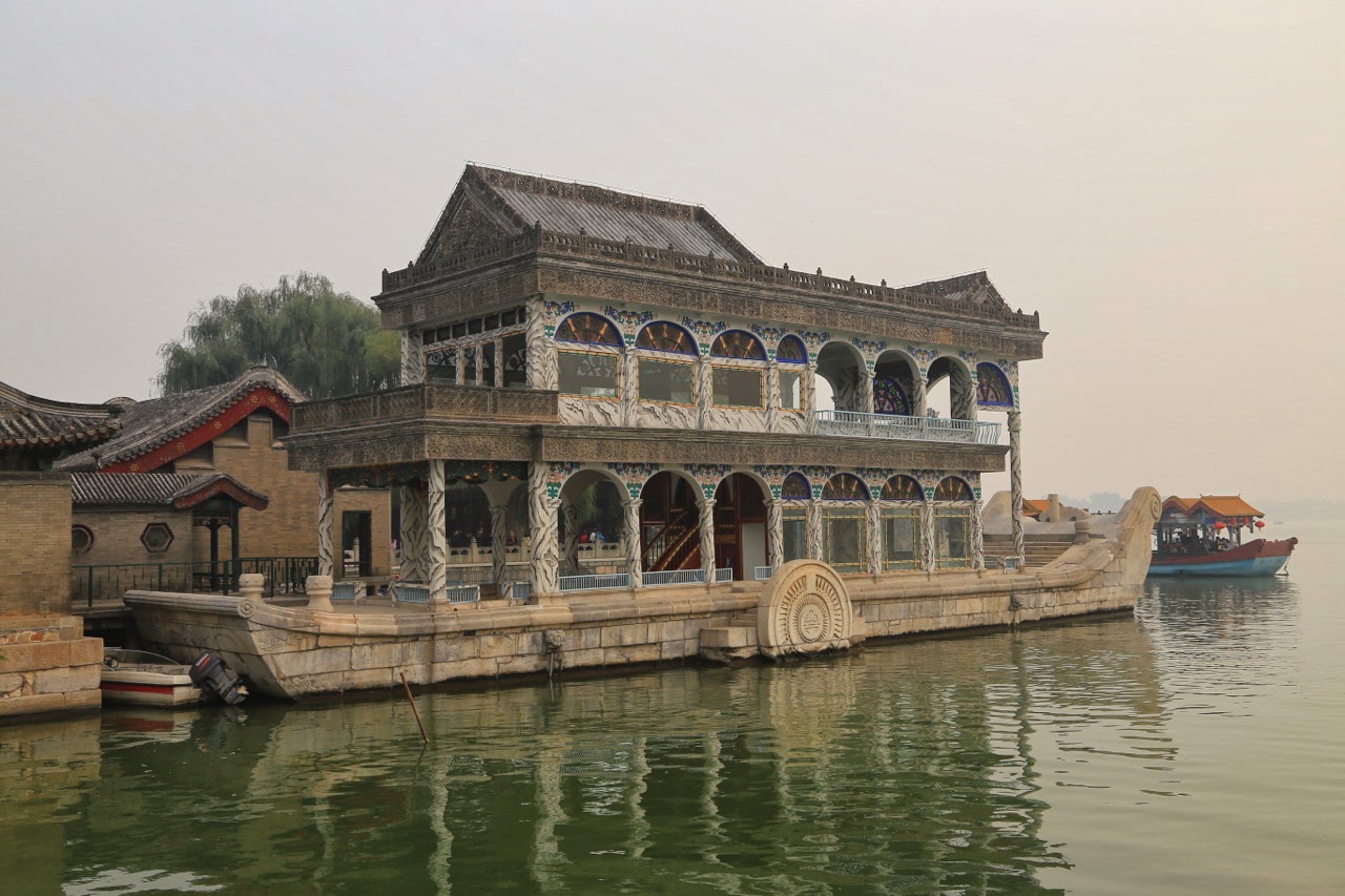 Le bateau de marbre du Palais d’été sur le lac Kunming
