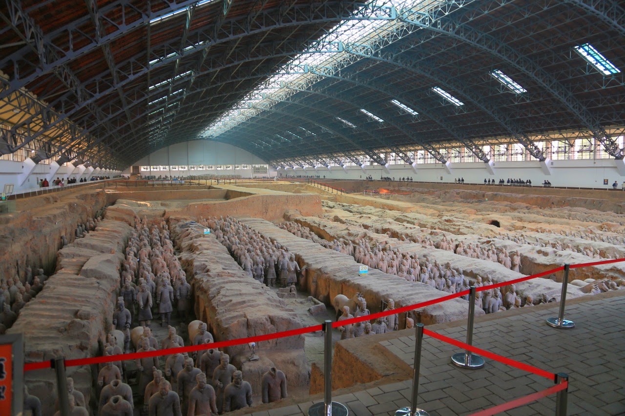 La fosse n°1 de l’armée enterrée sous son immense hangar