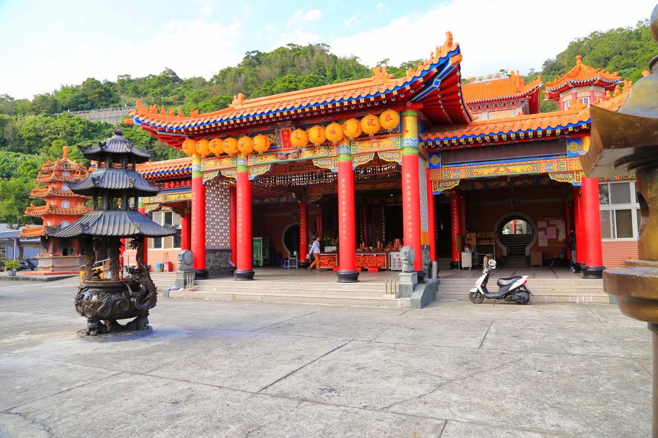 Temple taoïste aux toits colorés