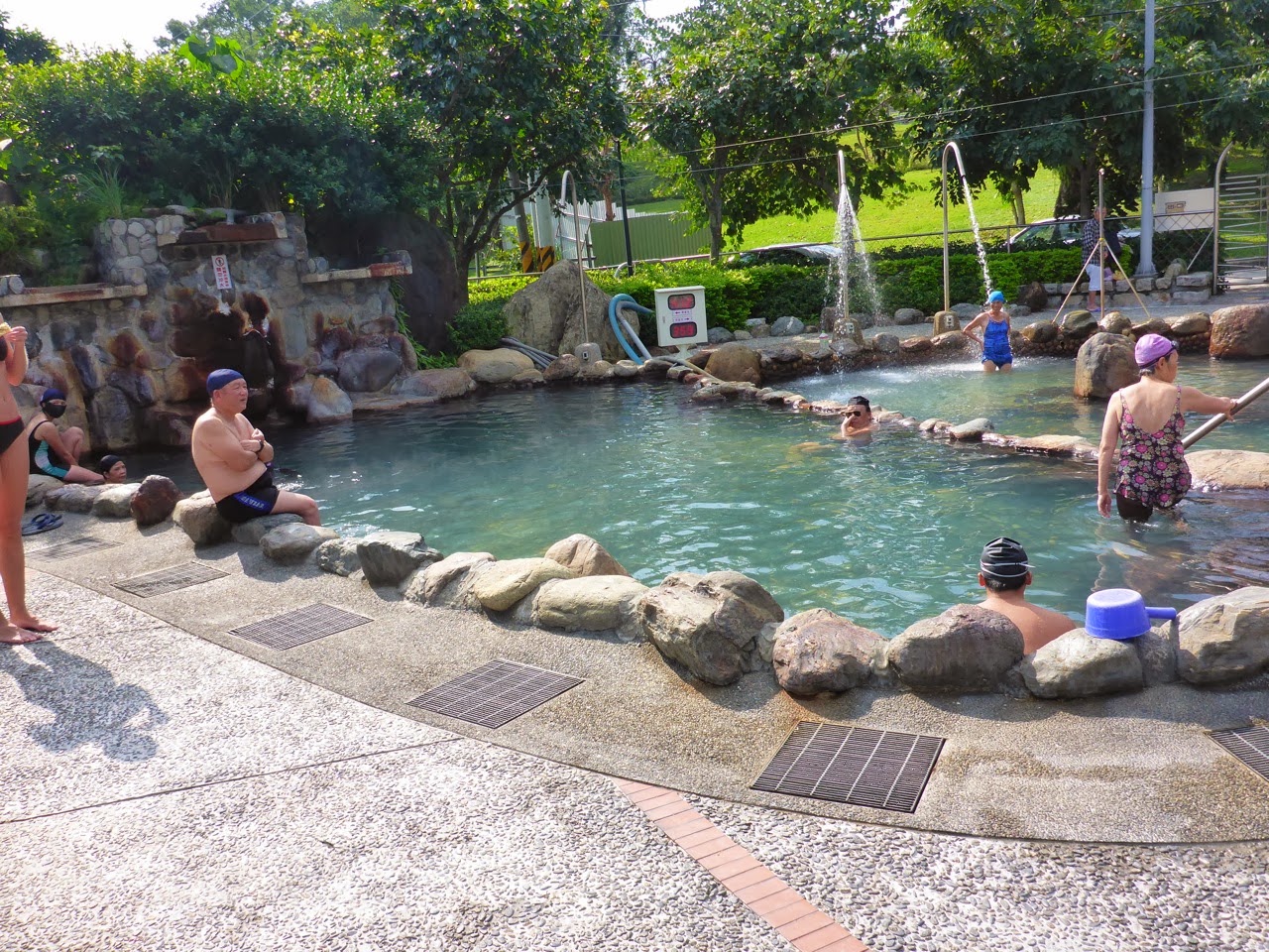 Les bains municipaux de Jiaoxi, à Taiwan, et leurs bassins