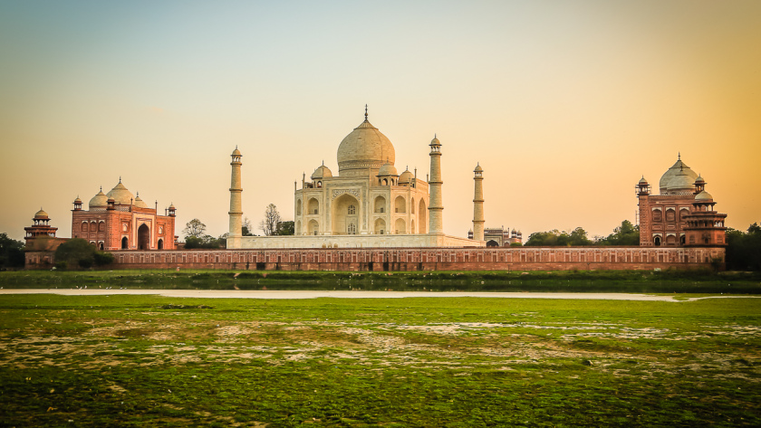 Le Taj Mahal à Agra au soleil couchant