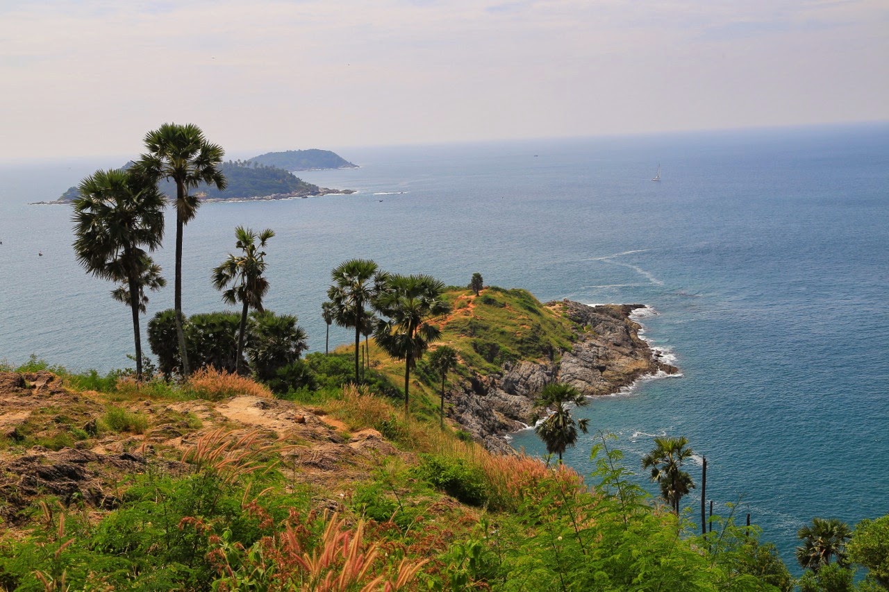 Le cap de Laem Phromthep et la mer d'Andaman
