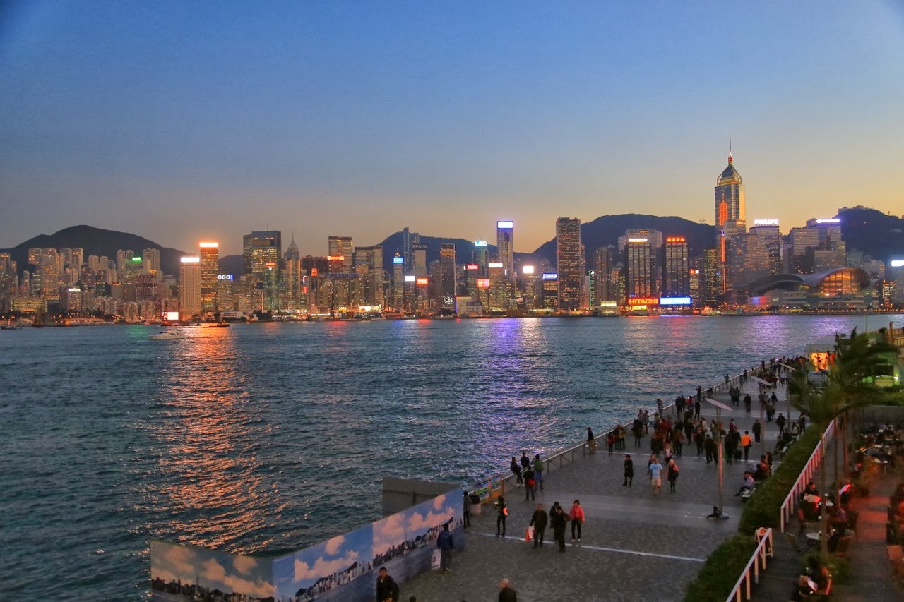 Promenade de Tsim Sha Tsui au crépuscule