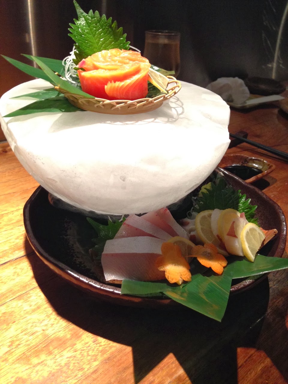 Une présentation de sushis très travaillée
