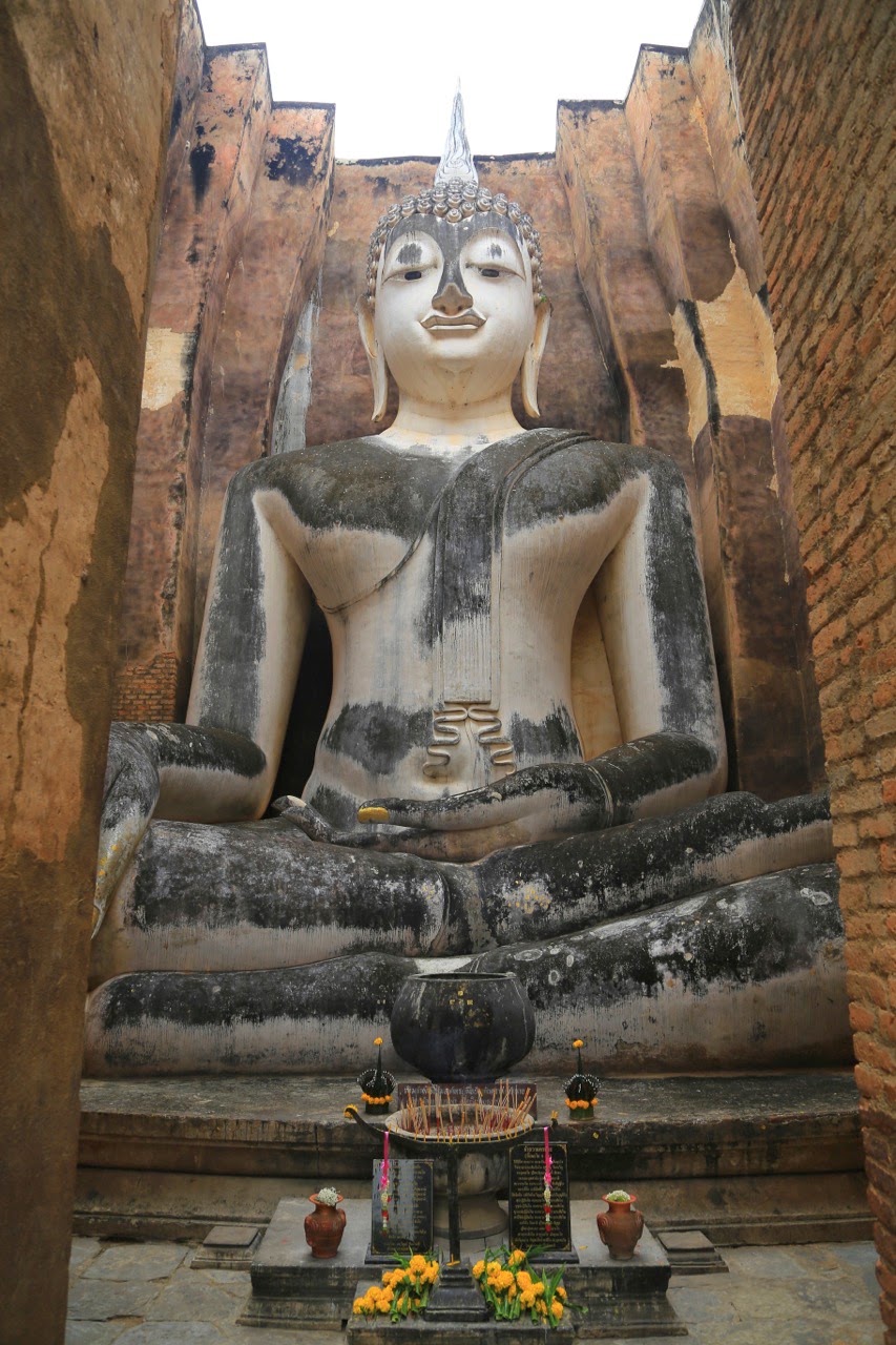 Le grand bouddha assis du Wat Si Chum
