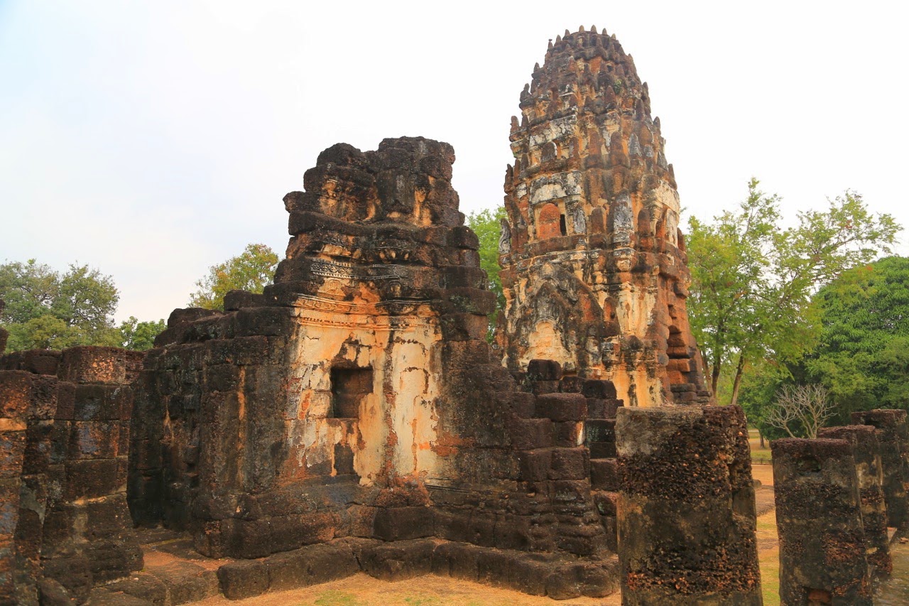 Tours khmères du Wat Phra Phai Luang