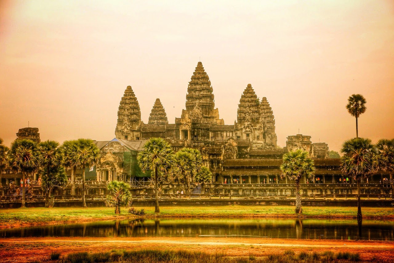 Les 5 tours d'Angkor Wat au coucher du soleil