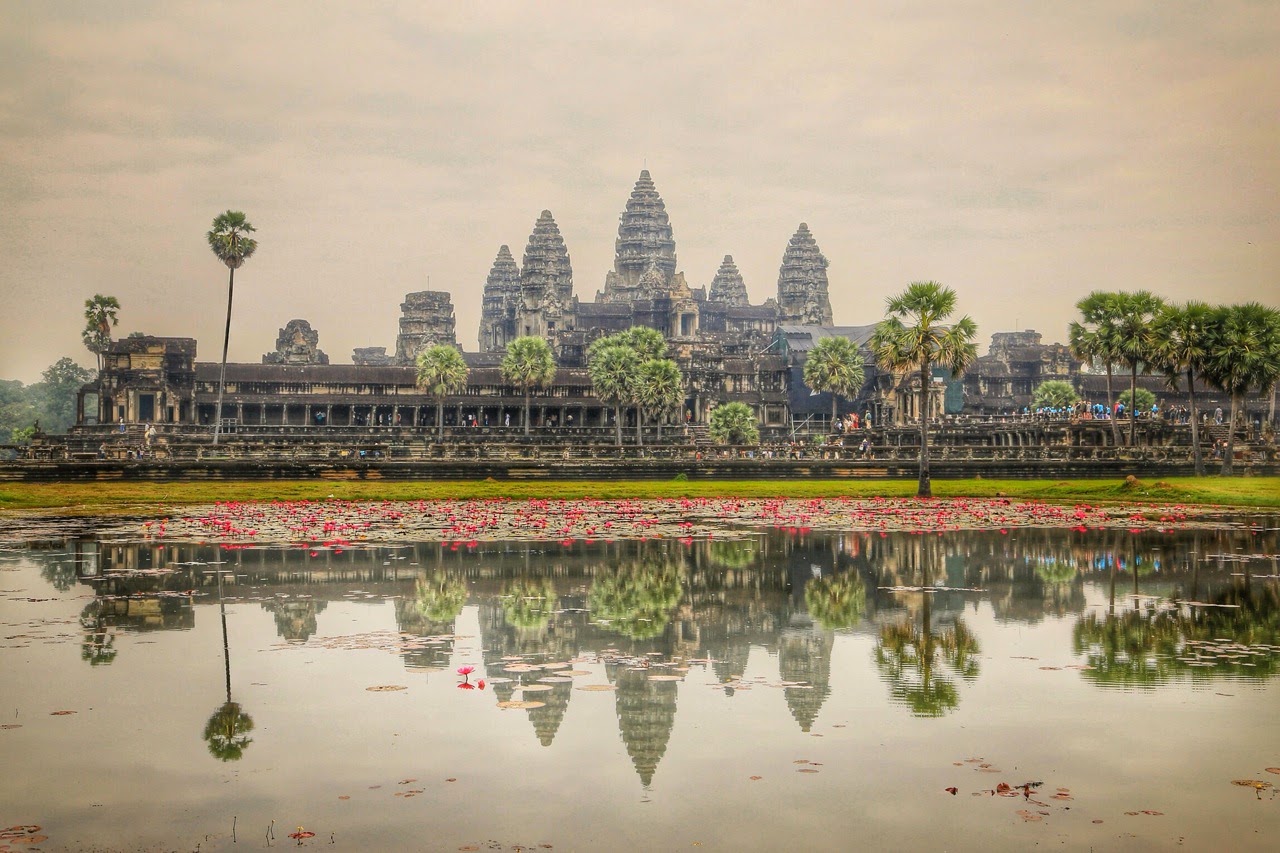 Angkor Wat et son reflet dans le bassin