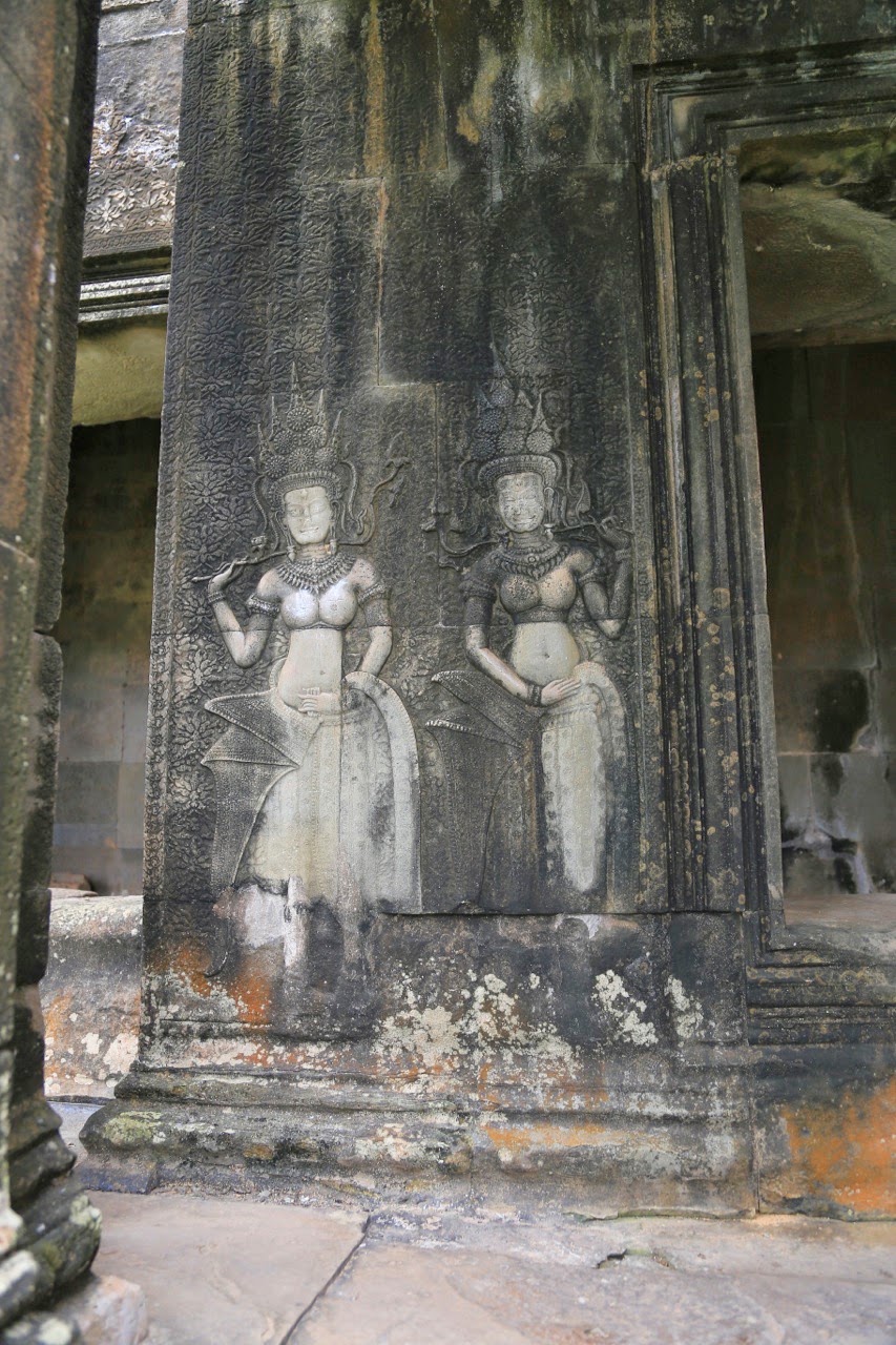 Apsara sculptée dans la pierre