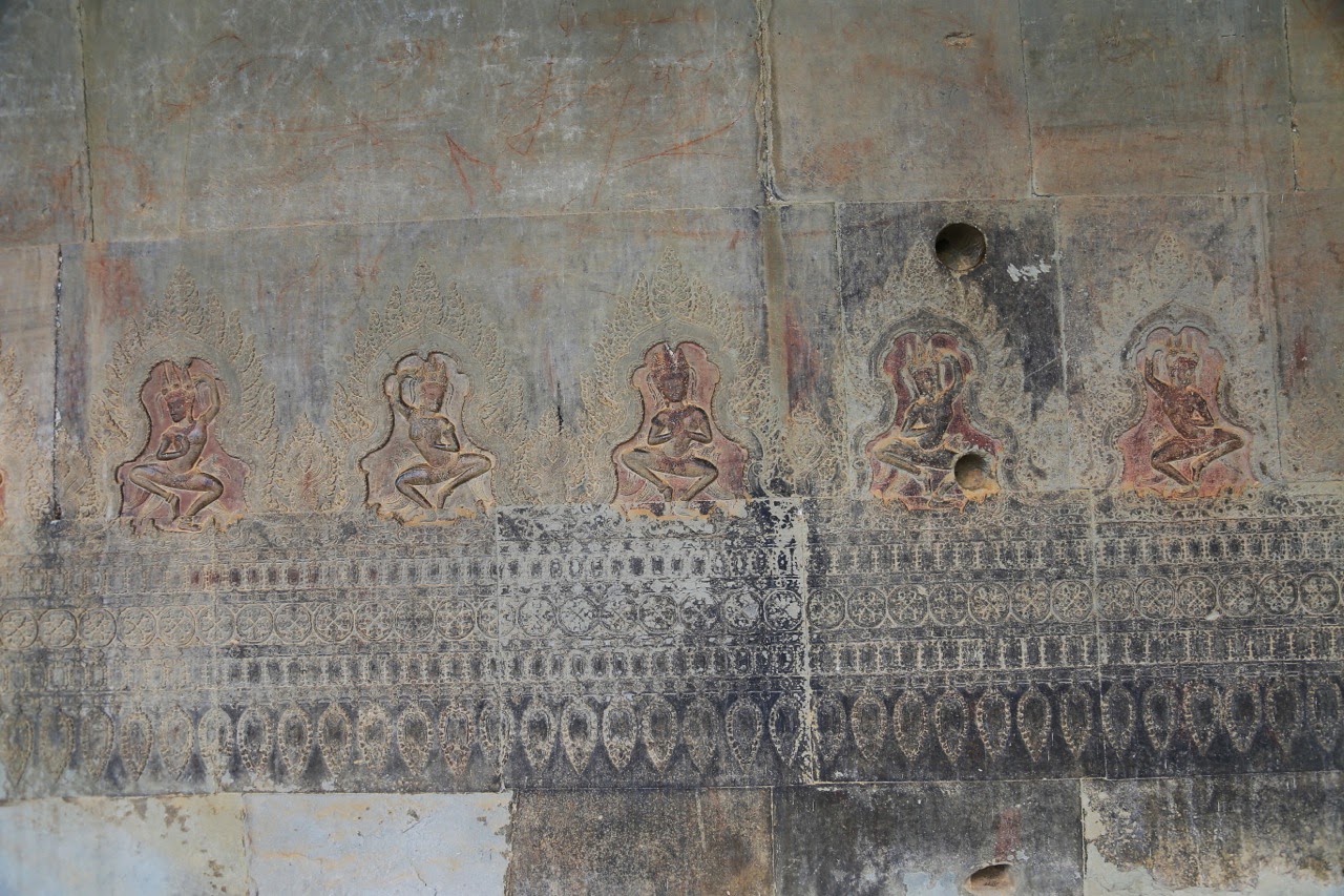 Bas-reliefs sur un mur de la porte ouest