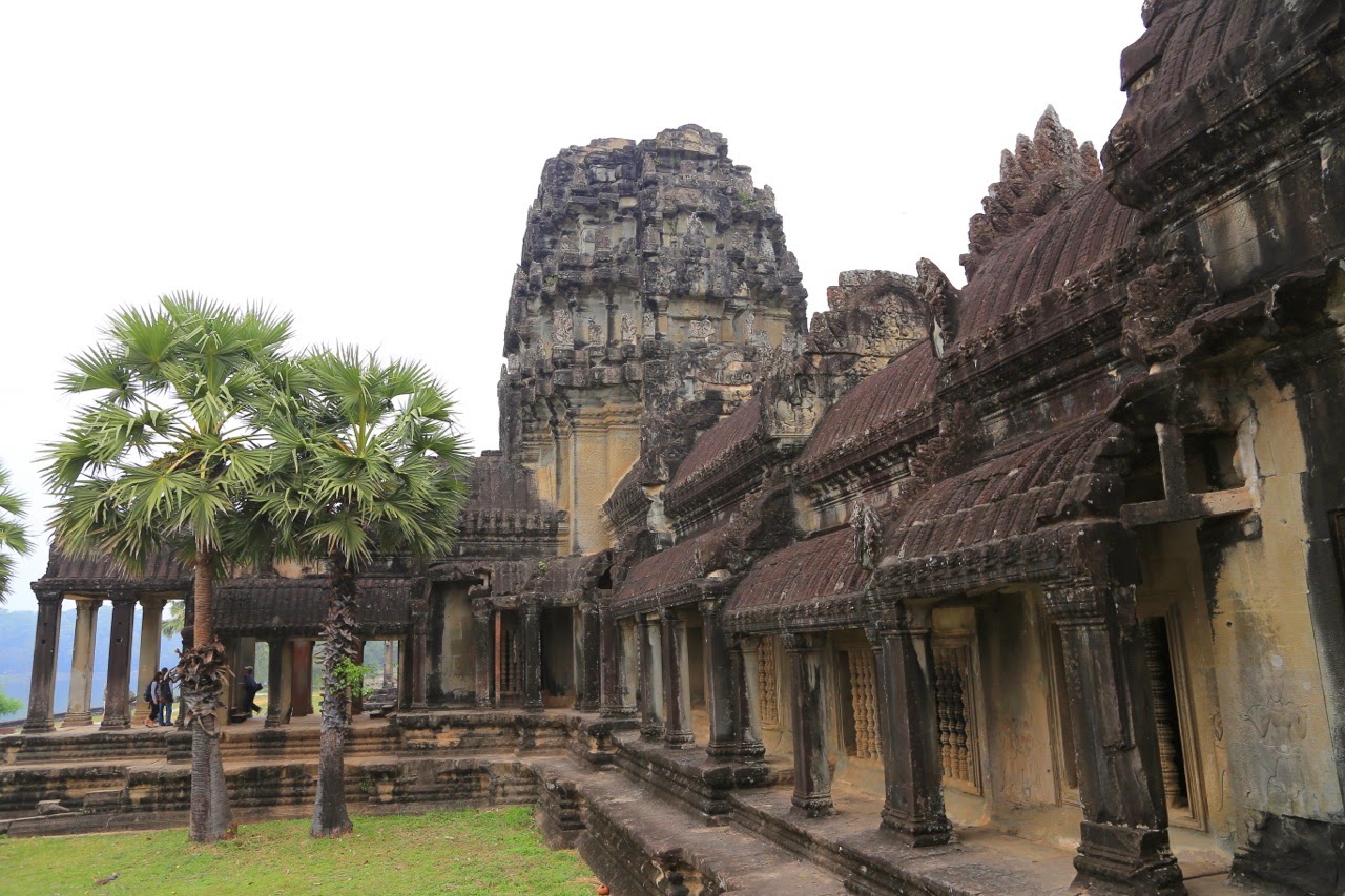 Tours de la porte ouest d'Angkor Wat