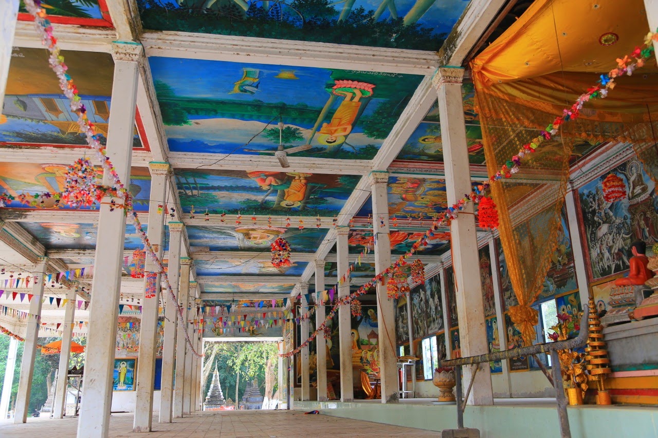 Plafond peint du wat en activité