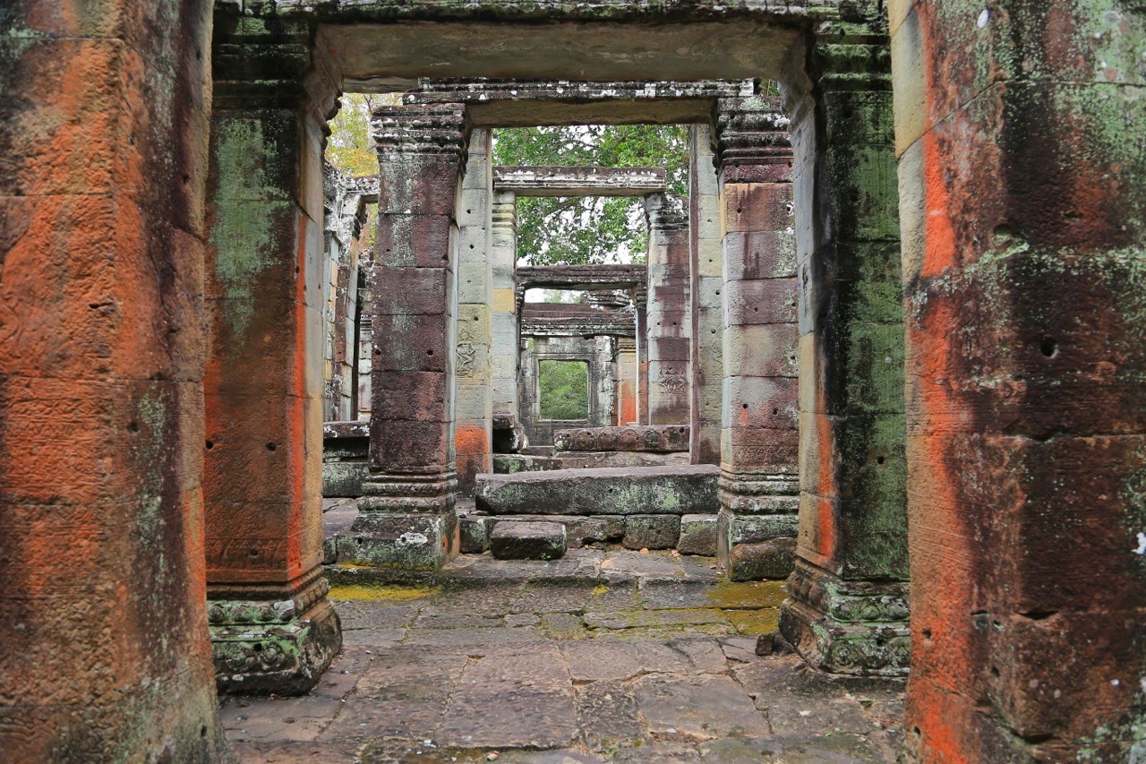 Enfilade de portes à Banteay Kdei