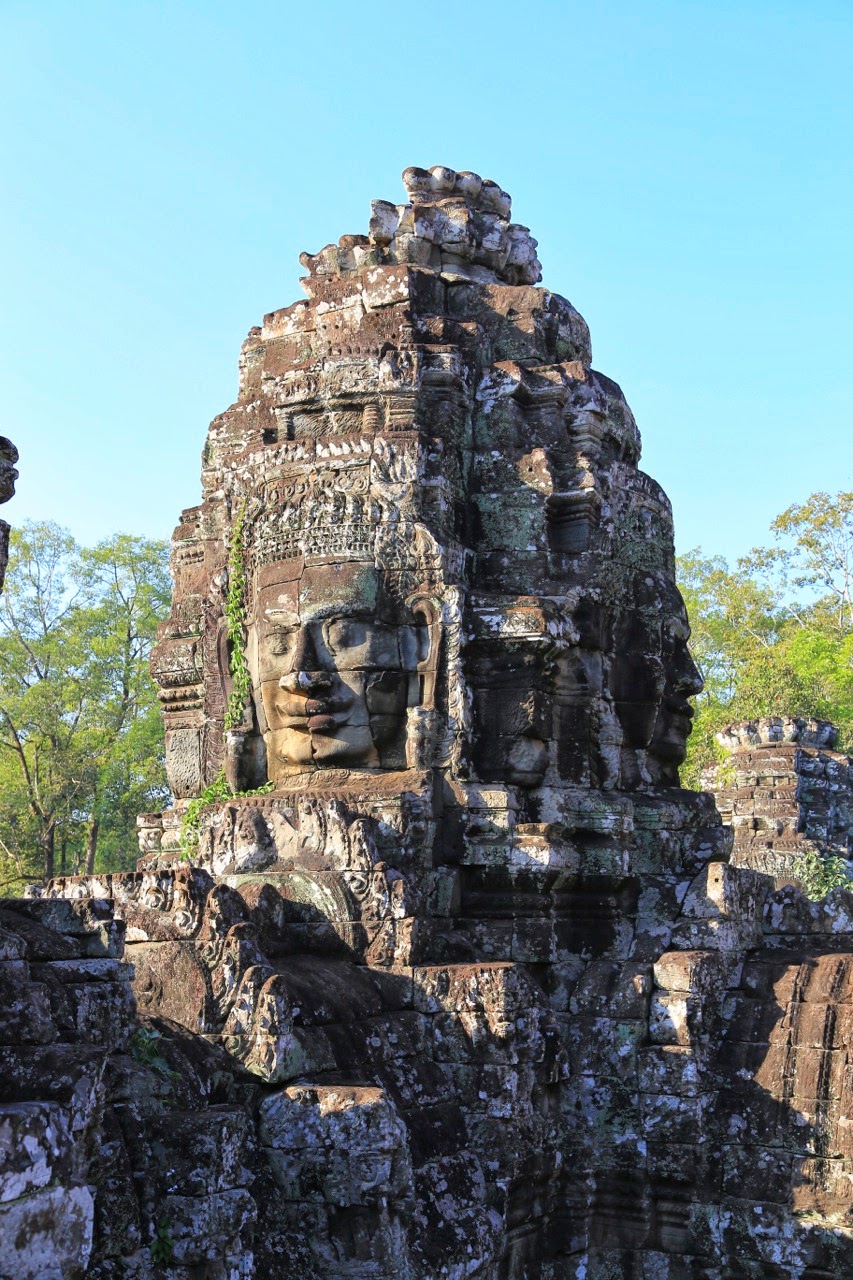 Visage du Bayon de profil