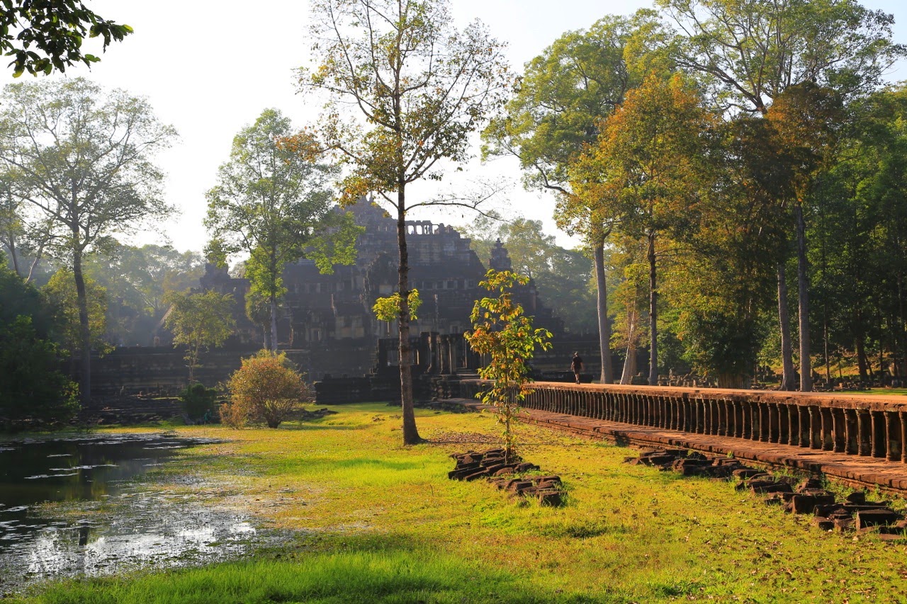 Étang devant le Baphuon