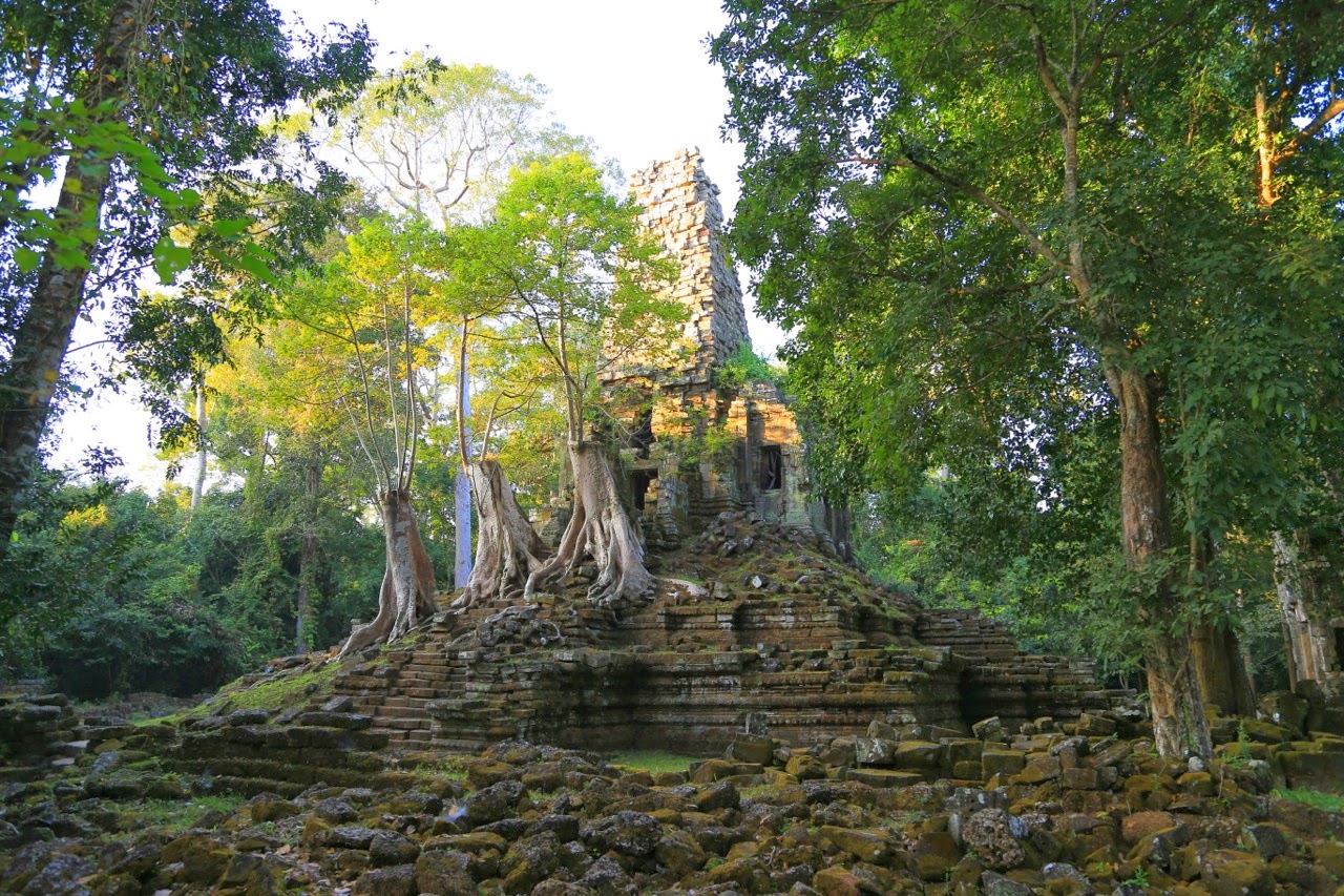 Ruines dans la forêt d'Angkor Thom