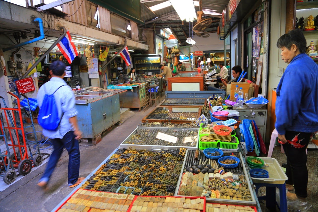 Allée du marché aux amulettes