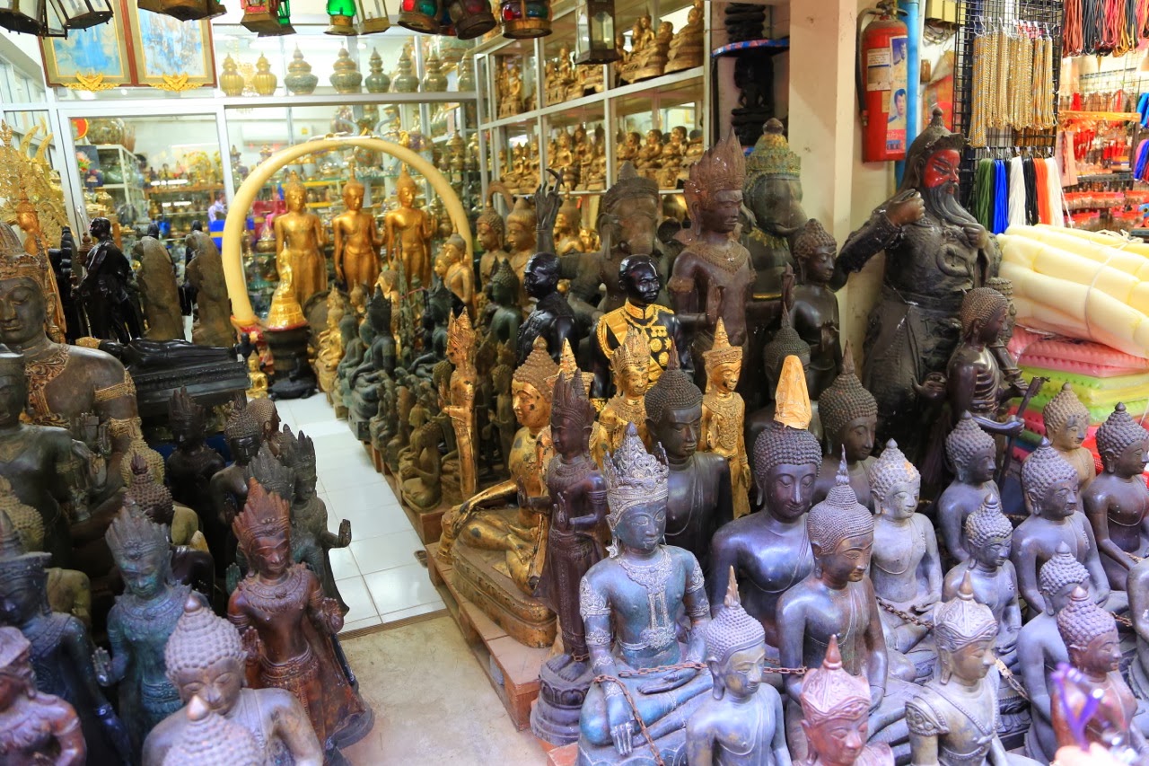 Statuettes de bonzes de toutes les tailles