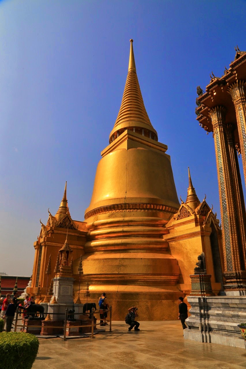 Le chedi doré en forme de cloche