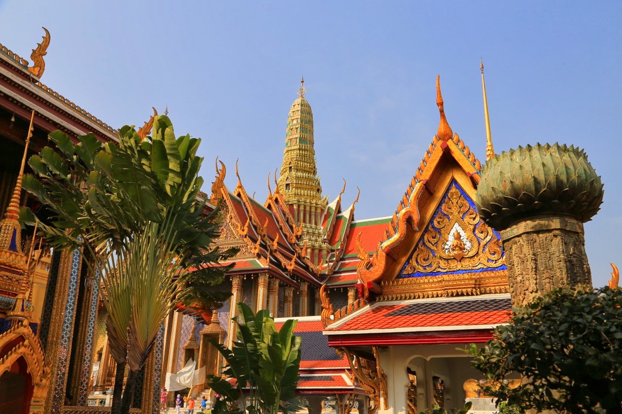 Toits rouges et verts des temples