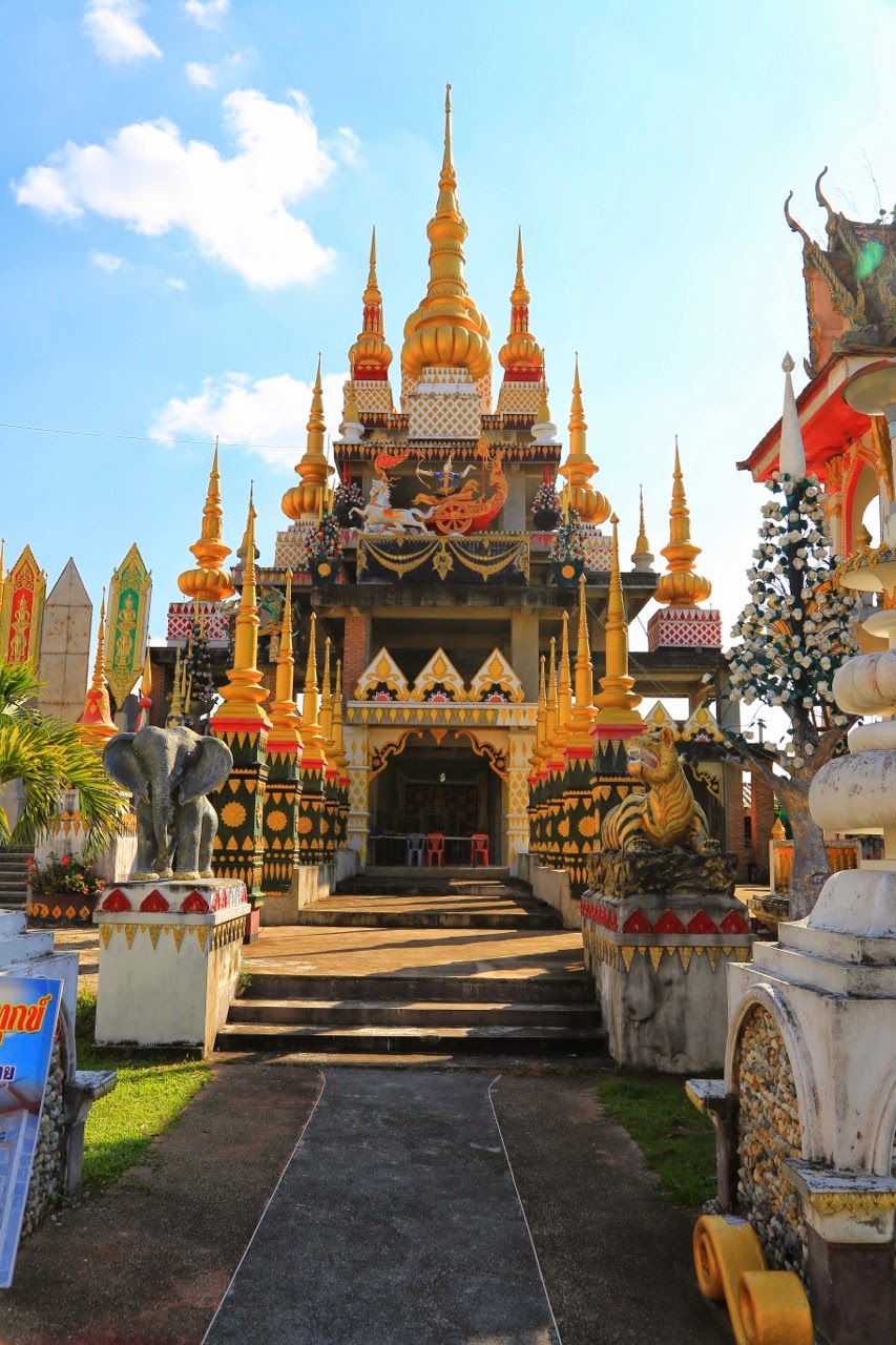 Chedi à pointes du Wat Sai Khao