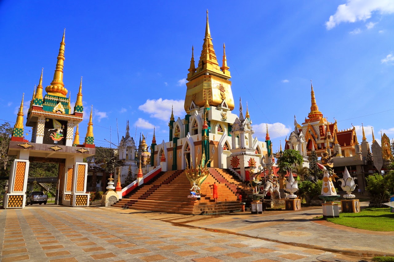 Le Wat Sai Khao et ses flèches dorées