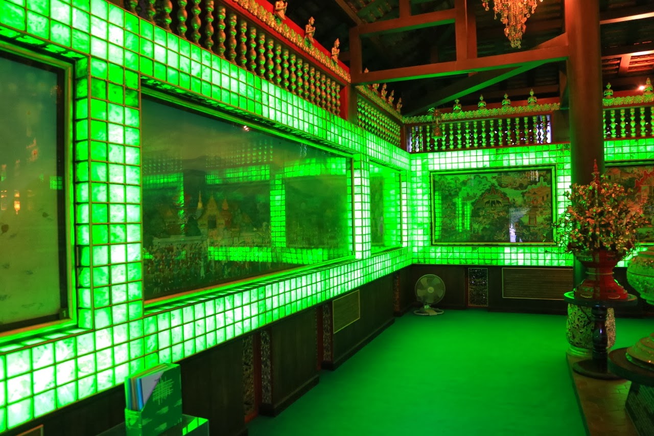 Sanctuaire éclairé de murs lumineux verts
