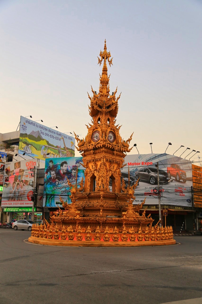La Clock Tower dorée de Chiang Rai