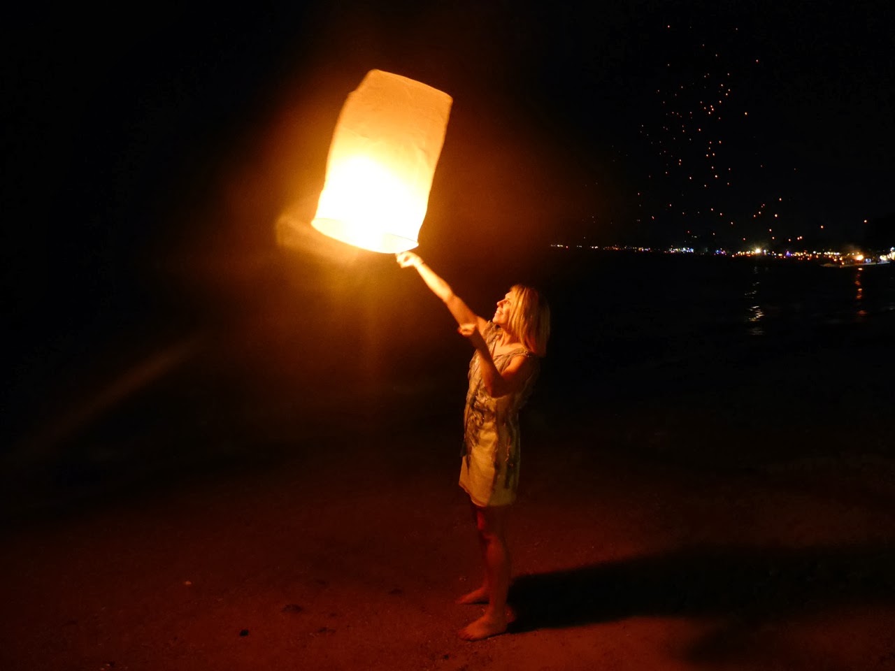 Lâcher de lanterne céleste pour le Nouvel An à Koh Samui