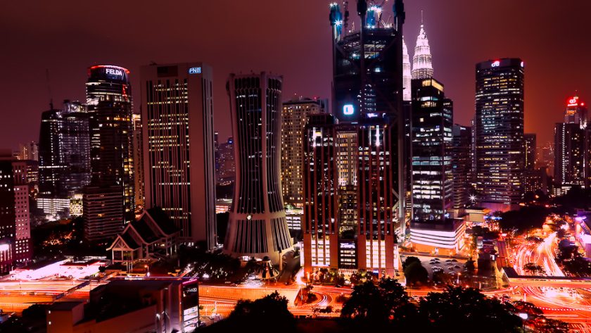 Les tours de Kuala Lumpur illuminées la nuit