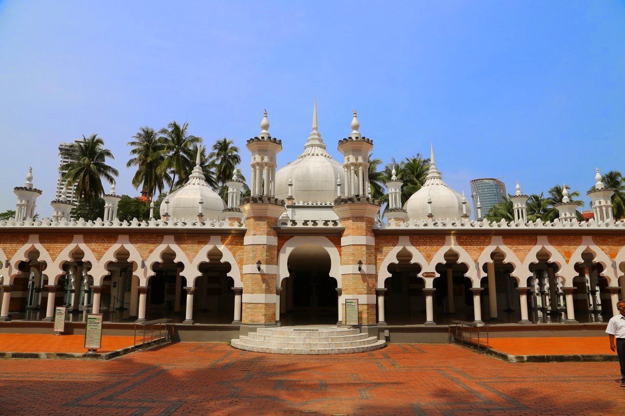 Dômes et minarets de la Masjid Jamek
