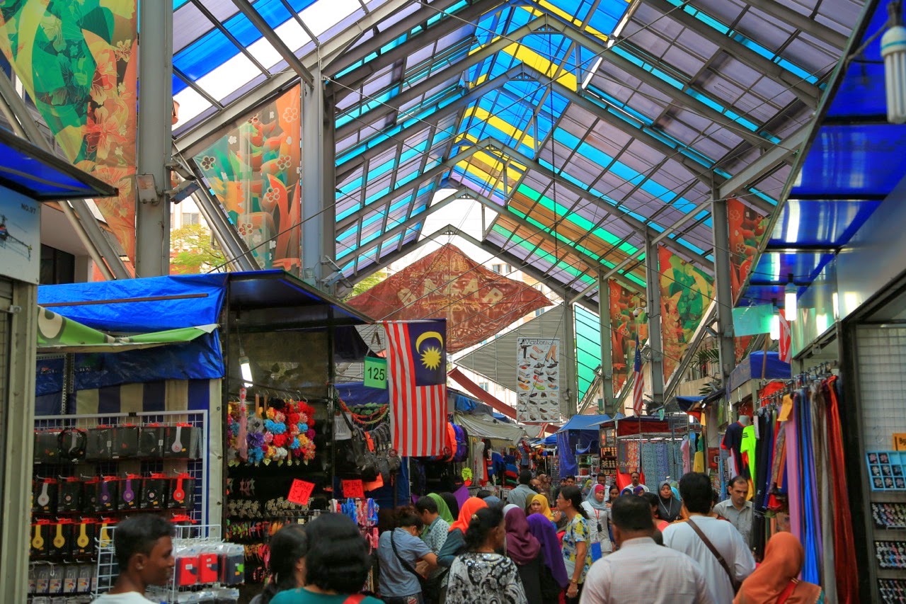 Le bazar couvert au bord de la rivière Klang