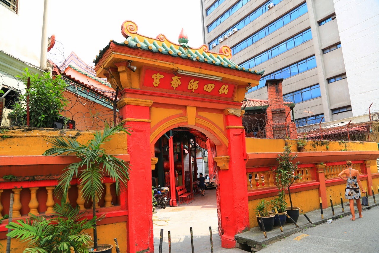 Porte rouge d'un temple chinois