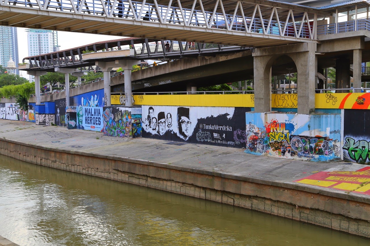 Graffitis sous la station Pasar Seni