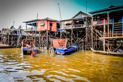 Maisons sur pilotis du village flottant de Kompong Phluk