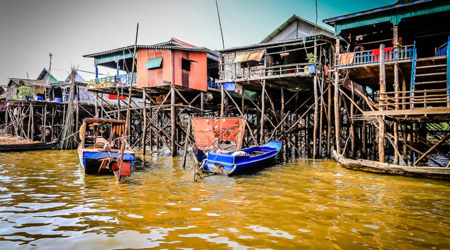 Maisons sur pilotis du village flottant de Kompong Phluk