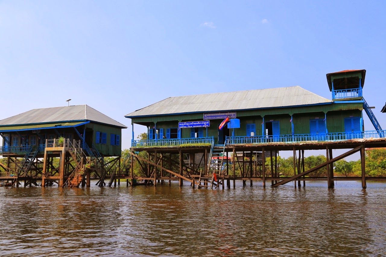 Maisons sur pilotis de Kompong Phluk
