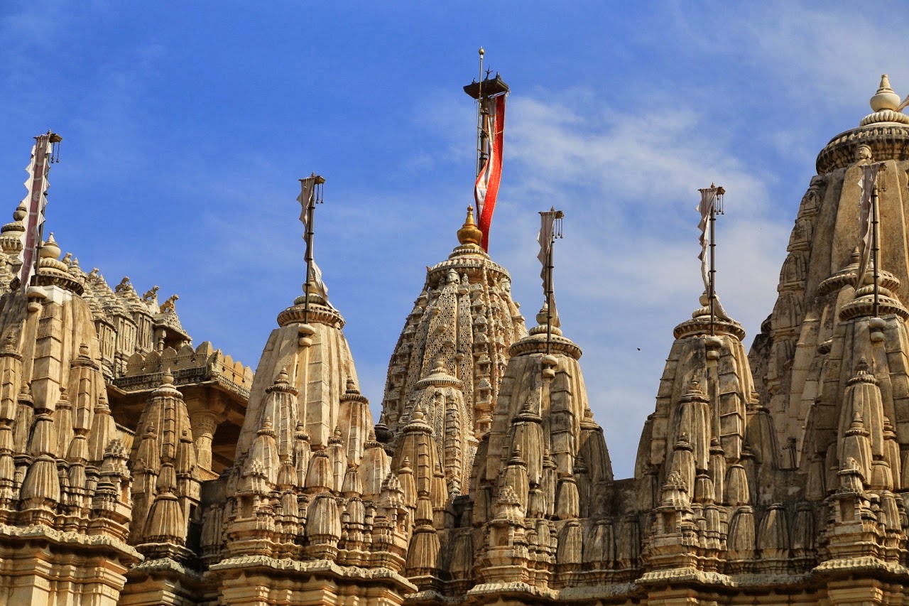 Les dômes sculptés du temple de Ranakpur