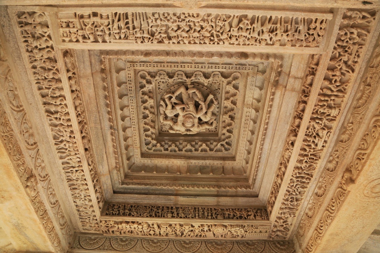 Plafond finement ciselé
