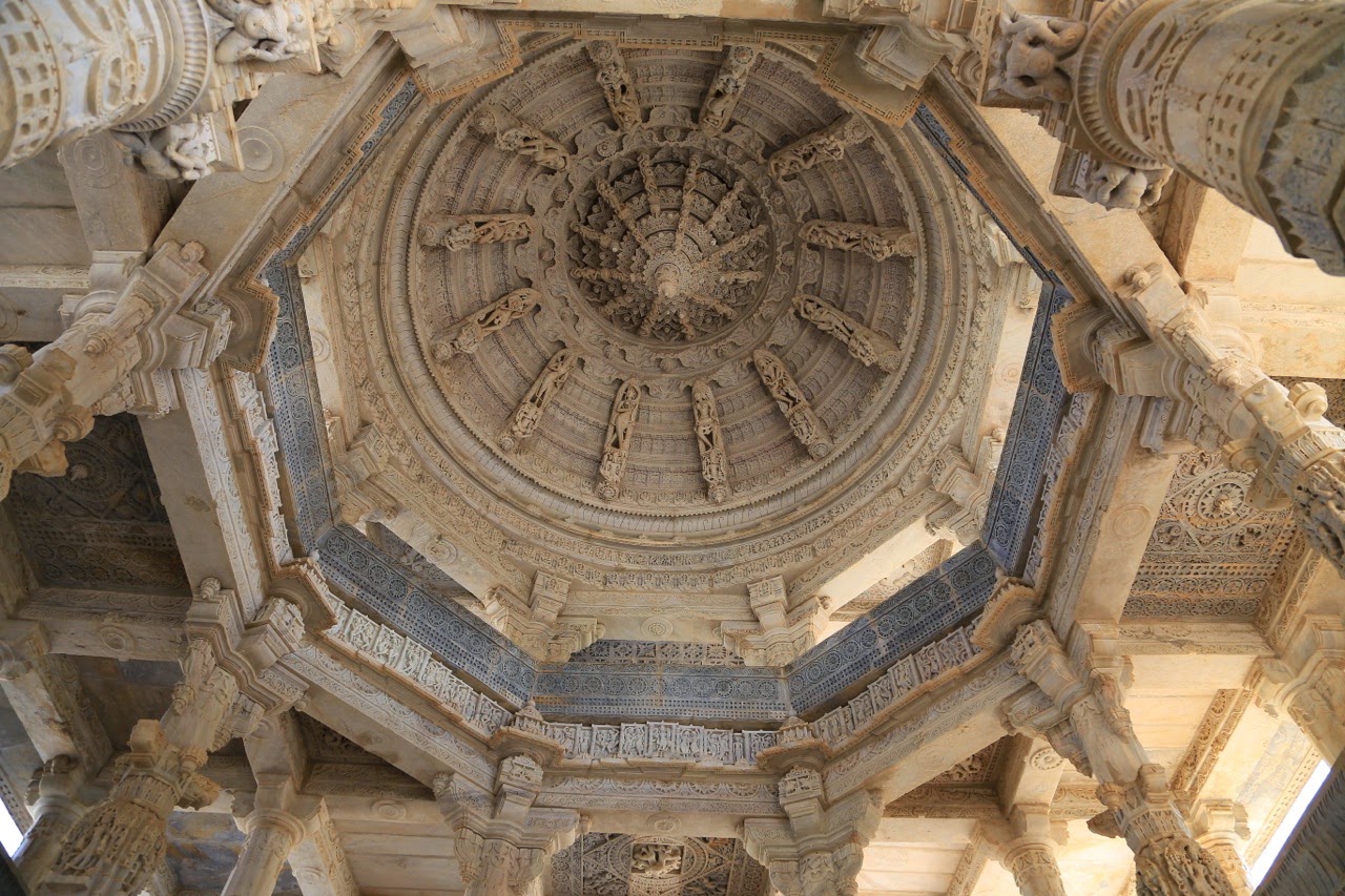 Coupole de marbre ciselée