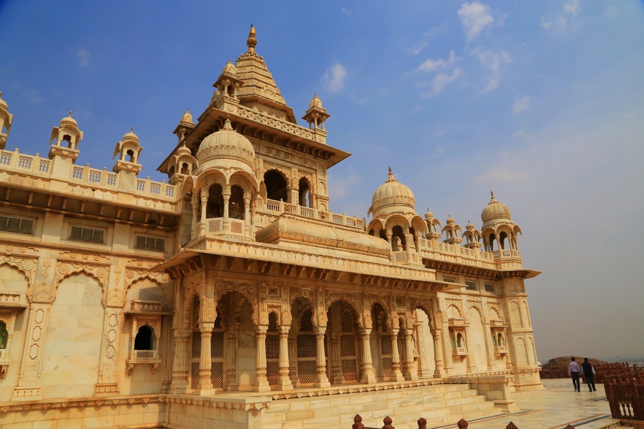 Façade en marbre blanc sculpté de Jaswant Thada