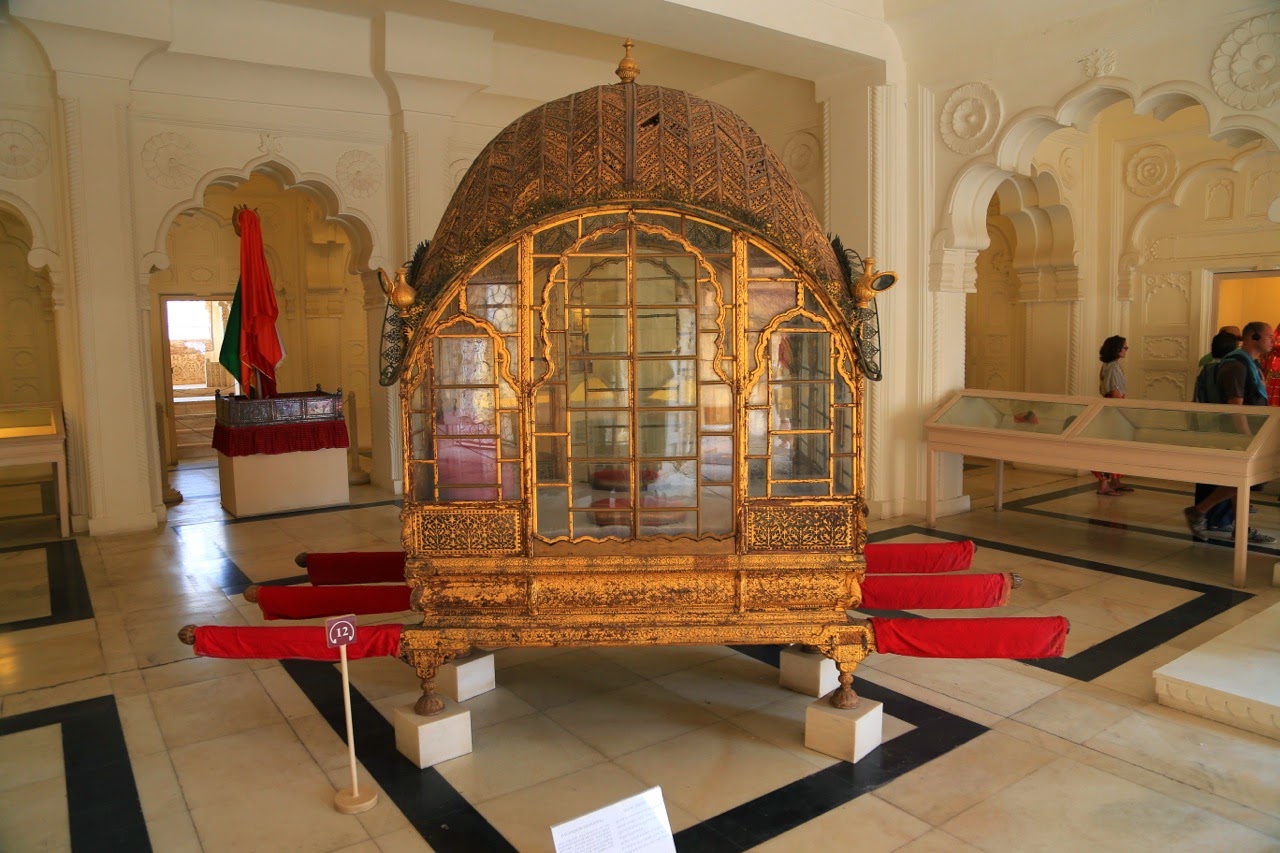 Palanquin doré exposé au musée