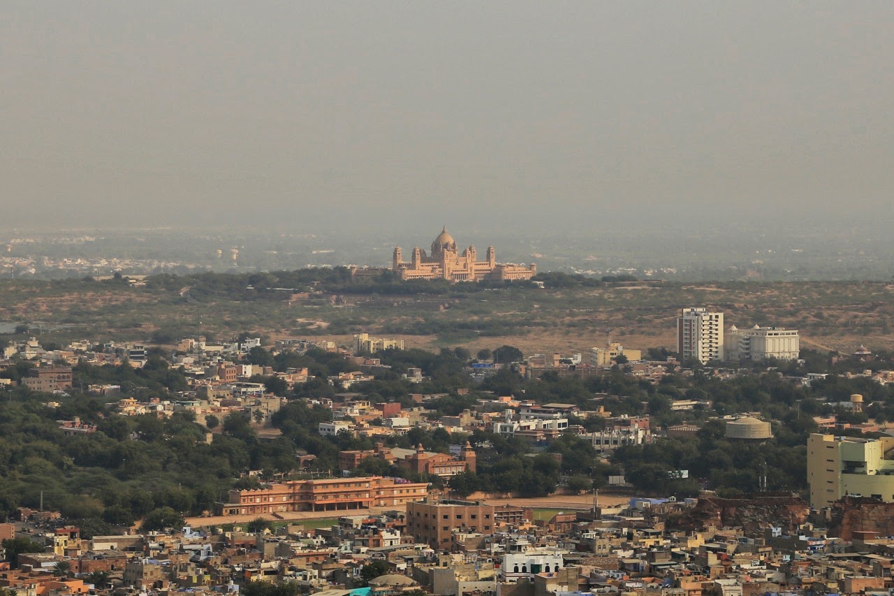 L’Umaid Bhawan Palace au loin