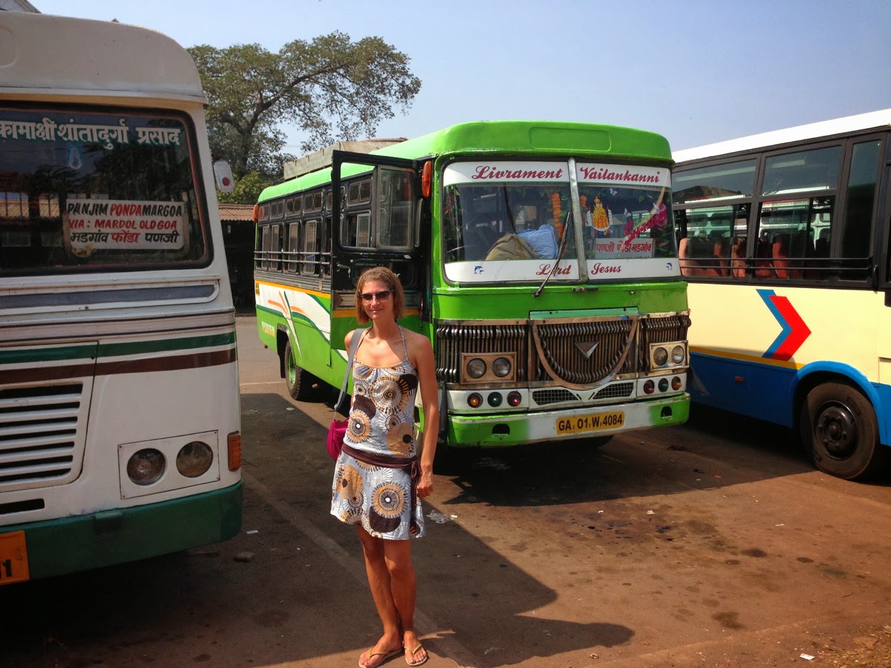 Bus colorés à la gare routière